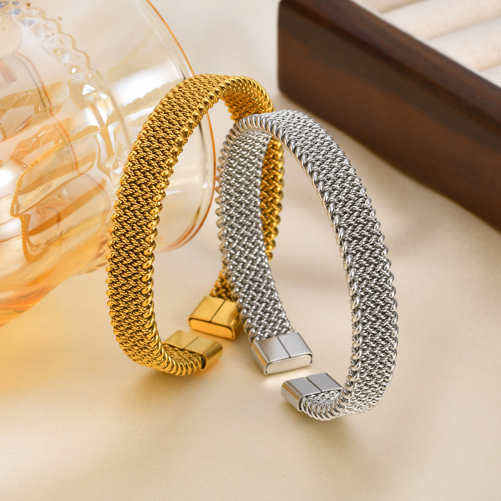 Mesh Strap Metal - Bracciale aperto con cinturino elasticizzato intrecciato
