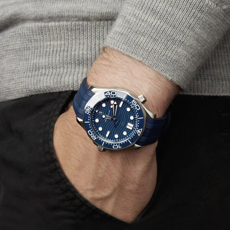 Cinturino in gomma siliconica  - Omega Watch Seamaster recensione e prezzo