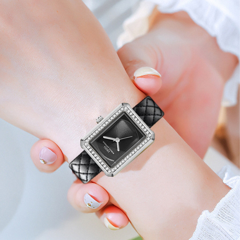 Orologio da donna in pelle di  - Cartier Watch Tank recensione e prezzo