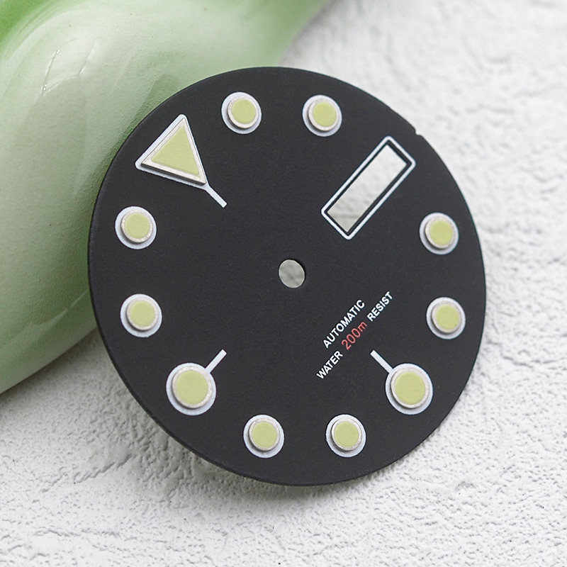 Quadrante luminoso da 28,5 mm  - Seiko Watch 5 Sports recensione e prezzo