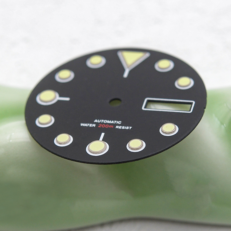 Quadrante luminoso da 28,5 mm  - Seiko Watch 5 Sports recensione e prezzo