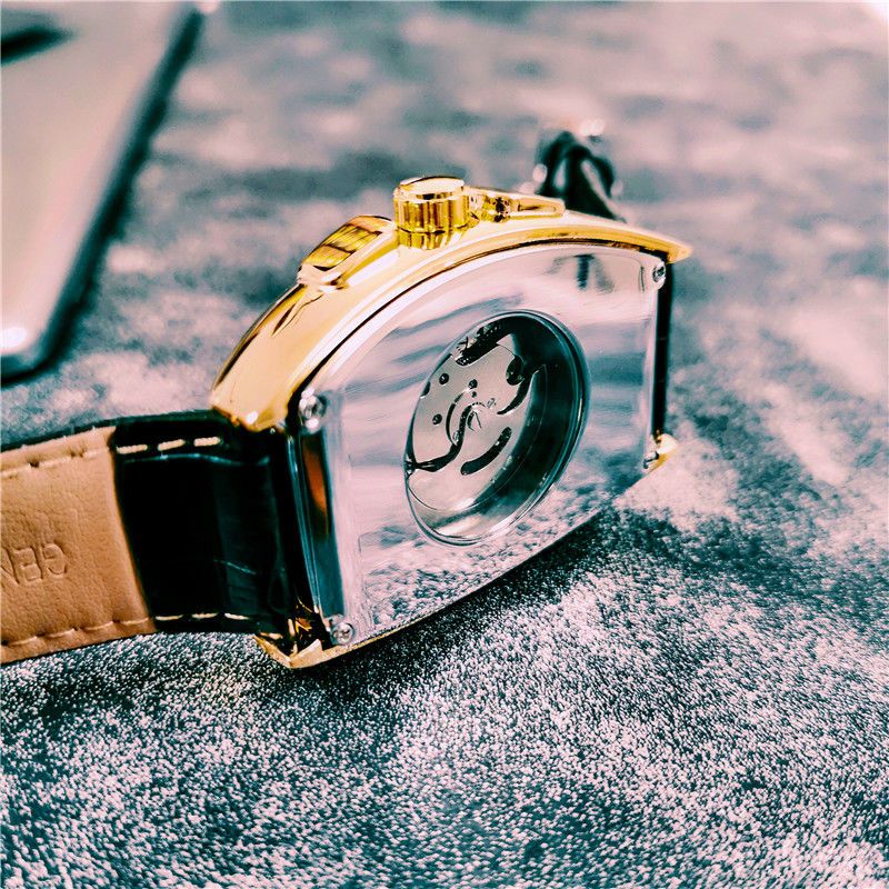 Orologio meccanico da uomo di  - Cartier Watch Tank recensione e prezzo